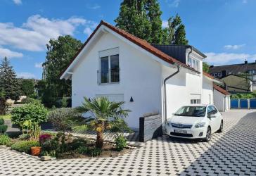 Traumhaft schönes freistehendes Einfamilienhaus in ruhiger Lage !!!