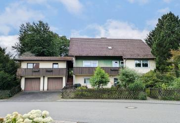 Selbstnutzer & Kapitalanleger aufgepasst! ZFH mit großer Garage und tollem Garten in Reichelsheim!