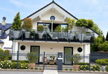 Auktakes Zweifamilienhaus