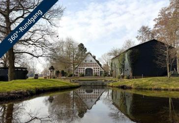 Historisches Reetdachhaus mit Sauna, Teich, Feldblick und Scheune