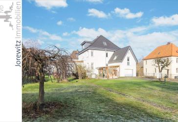 Bi-Hillegossen: Großzügiges Ein- bis Zweifamilienhaus mit schönem Gartengrundstück