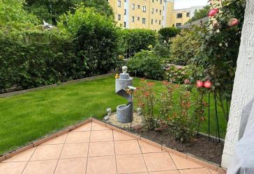 Moderne Erdgeschosswohnung mit Garten und Stellplatz