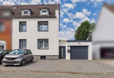 Kernsaniert & bezugsfertig! DHH mit viel Platz für die Familie