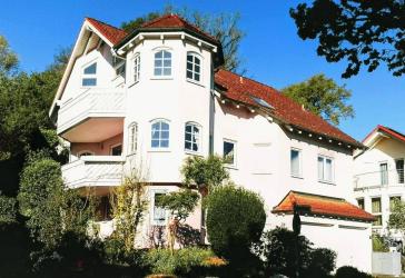 Zweifamilienhaus in Toplage, mit sehr viel zusätzlicher Nutzfläche