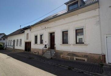 Gemütliches Einfamilienhaus mit Nebengebäude und großem Grundstück