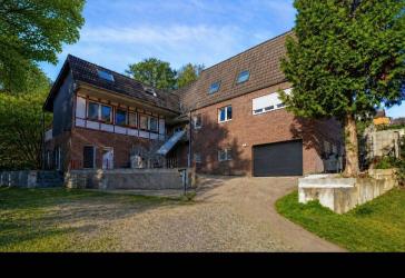Kapitalanlage: Gepflegtes Mehrfamilienhaus mit 5 Wohneinheiten & PV