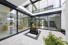 Haus der Extraklasse ist mit viel Glas, und sucht seines Gleichen ! Mit Grundstück berechnet !