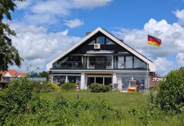 Vorstadtvilla mit Panorama und Wellness