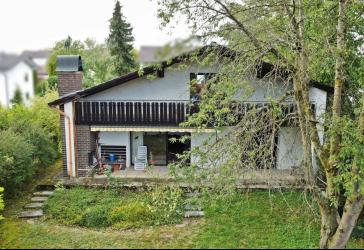 Großzügiger Bungalow auf 941 m² Grundstück mit Ausbaupotenzial und Garten in ruhiger Lage