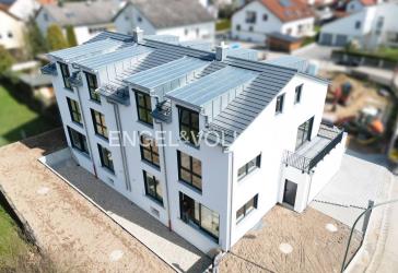Doppelhaushälfte der Extraklasse - naturnahes Neubau-Eigenheim mit zusätzlichem Ausbaupotential