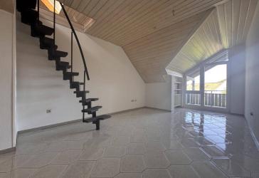 Dachgeschosswohnung mit Studioausbau in ruhiger Lage von Crailsheim-Roßfeld