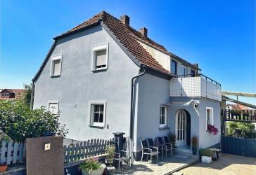 Das perfekte Mehrgenerationenhaus mit 3 separaten Wohnungen... Kaufen, Einziehen und Wohlfühlen!