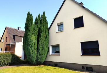 Ab ins Grüne: Charmante Doppelhaushälfte mit weitläufigem Garten und enormen Entwicklungspotenzial