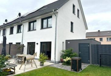 Neuwertiges Reihenendhaus