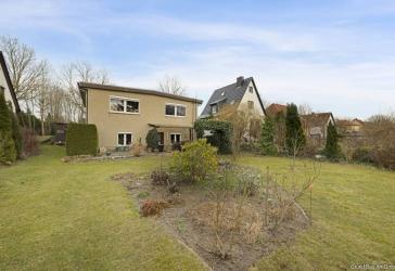 Einladendes, gepflegtes Haus mit liebevoll angelegtem Garten und weiterem Baupotenzial