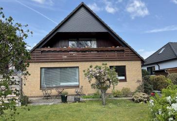 Gepflegtes Einfamilienhaus mit 2 Wohneinheiten in Hamburg-Bergedorf/Alt Nettelnburg // RESERVIERT !!