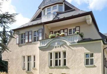 6,5-Zimmer-Wohnung in hochherrschaftliche Villa