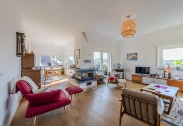 Penthouse-Feeling mit Kamin und Blick auf die Weinberge