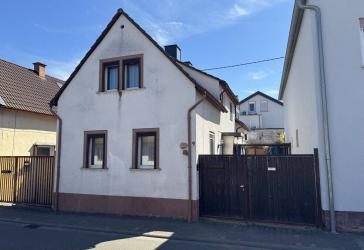Einfamilienhaus mit Hof und Garten