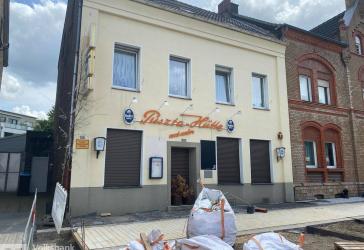 Wohnen und Gewerbe im Herzen von Hürth - Vielseitiges Wohn- und Geschäftshaus mit großem Entwicklung