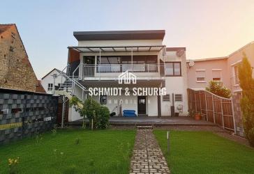 Neuwertiges Einfamilienhaus mit großem Grundstück, Terrasse & Balkon in Ubstadt-Weiher