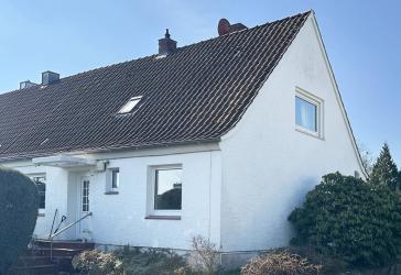 Doppelhaushälfte in schöner Anwohnerstraße