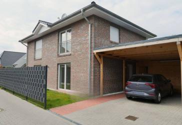 Großzügiges 5 Zimmer KFW 55 Einfamilienhaus mit Carport in Norderstedt