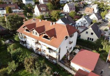 Gepflegtes Mehrfamilienhaus mit Garagen und Stellplätzen – attraktive Kapitalanlage!