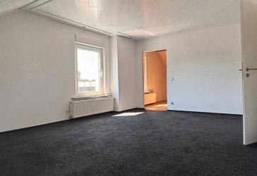 Großzügige 4-Zimmer- Wohnung in zentraler Lage