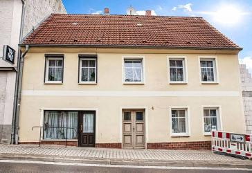 EINMALIGE GELEGENHEIT: ZWANGSVERSTEIGERUNG AM 18.06.26 EINES EINFAMILIENHAUSES MIT EINLIEGERWOHNUNG