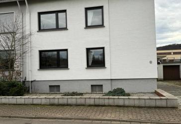 Dillingen-Pachten: Wohnung über 2 Etagen, ca. 135 m², 6-7 Zimmer, Küche, 2 Bäder, Balkon, Garten