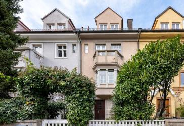 AIGNER - Zeitlose Eleganz: Altbau-Juwel im Herzen von Nymphenburg