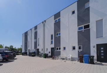Modern. Neuwertig. Zuhause - Reihenmittelhaus in 91166 Georgensgmünd