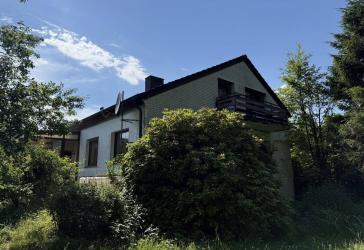 Großzügiges Wohnhaus mit ELW und schönem Grundstück in ruhiger Lage von Lammersdorf