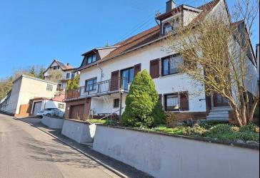 Einfamilienhaus mit großem Grundstück bietet tolle Gestaltungsmöglichkeiten