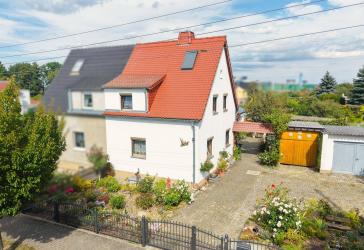 Viel Platz & Potenzial: Gepflegte Doppelhaushälfte auf knapp 1.000 m² Grundstück, in Riesa-Gröba!