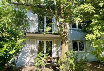 Im Grünen und doch mittendrin - charmante Doppelhaushälfte mit parkartigem Garten in Staufen