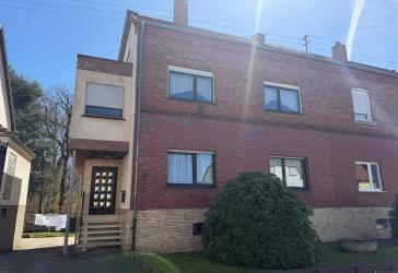 Zweifamilienhaus mit Garten und Garagen in begehrter Lage von Püttlingen