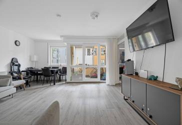 ! Reserviert ! Wohnen im Grünen ! 3-Zimmer-Wohnung mit Balkon und Gartenanteil !