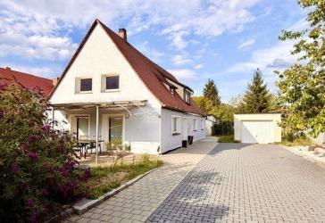 ***FÜR DIE GANZE FAMILIE***CHARMANTES EINFAMILIENHAUS AUF SONNIGEM GRUNDSTÜCK IN RUHIGER WOHNLAGE***