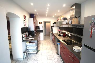 FREISTEHEND EXKLUSIV 1-2 FAM.-HS., 3 GARAGEN, 7 ZI./237 QM WFL., MARMOR, KAMIN, SAUNA IN KNITTKUHL – Düsseldorf – Vorschaubild 8