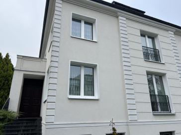 geräumiges Villen-Haus (Stadt-Villa) mit Einliegerwohnung, 17 Zimmer, 3 Bäder, für ein große Familie, gehobene Ausstattung, 2 Carports in Berlin-Lankwitz