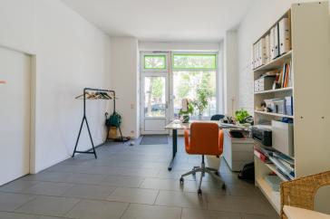 Sofort bezugsfreies Teilgewerbe: Büro, Praxis oder Laden mit Schaufenster und 2 separaten Eingängen, teilbar – Vorschaubild 6