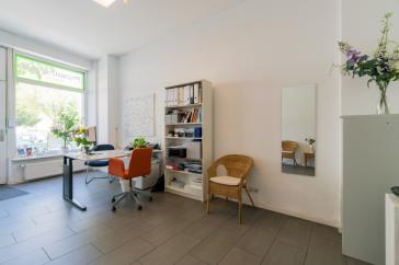 Sofort bezugsfreies Teilgewerbe: Büro, Praxis oder Laden mit Schaufenster und 2 separaten Eingängen, teilbar – Vorschaubild 7