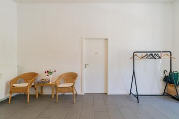 Sofort bezugsfreies Teilgewerbe: Büro, Praxis oder Laden mit Schaufenster und 2 separaten Eingängen, teilbar – Vorschaubild 9