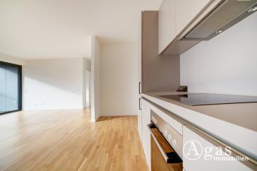 Große und helle 2 Zimmer Wohnung mit 2 Balkons, ca. 67 m², EBK und Concierge in Mitte – Bild 1 von 13