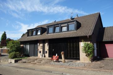 FREISTEHEND EXKLUSIV 1 FAM.-HS., 3 GARAGEN, 7 ZI./237 QM WFL., MARMOR, KAMIN, SAUNA IN KNITTKUHL