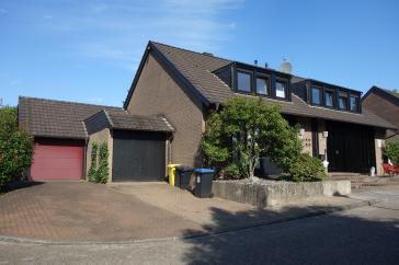 FREISTEHEND EXKLUSIV 1 FAM.-HS., 3 GARAGEN, 7 ZI./237 QM WFL., MARMOR, KAMIN, SAUNA IN KNITTKUHL – Düsseldorf – Vorschaubild 2