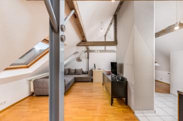 Offenes Wohnen im Kurpark – lichtdurchflutete 2,5-Zimmer-Dachwohnung mit Loftcharakter – Stuttgart – Vorschaubild 3