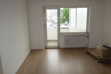 KOMFORTWOHNUNG IN OBERBILK 2 ZIMMER MIT BALKON WANNENBAD KOMPLETT LAMINAT 1. ETAGE / AUFZUG – Düsseldorf – Vorschaubild 4
